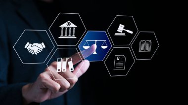 Hukuk kavramı. İş için hukuki danışmanlık, İşçi Hukuku, avukat, sanal dokunmatik ekran arayüzü, hukuki danışman, Akıllı hukuk, İşçi Hakları Uyumu simgeleri,