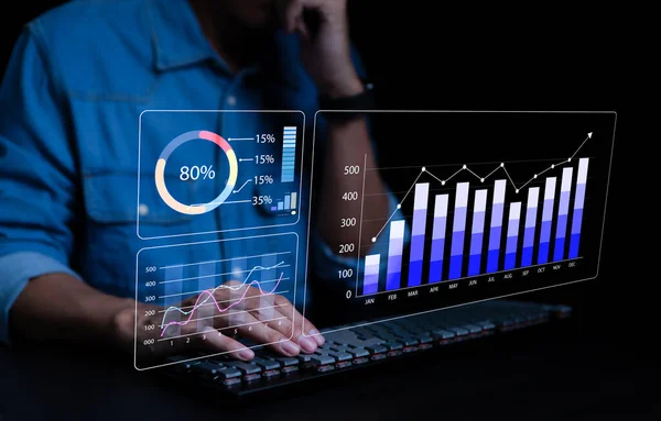 Empresário Analisando Gestão Dados Empresariais Painel Análise Negócios Com Gráficos — Fotografia de Stock