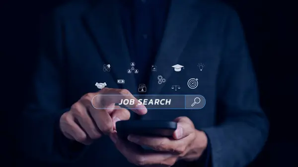 求职概念 商人通过智能手机在网上寻找职业 求职面试 求职搜索引擎技术 求职者 — 图库照片