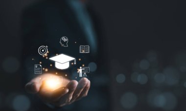 E-öğrenme konsepti. Eğitim ikonu gösteren bir adam, çevrimiçi webinar öğreniyor. İnternet modern eğitim. Seminer toplantısı, yeni teknoloji video dersleri, online dersler, dijital eğitim kursu.,