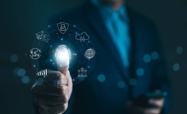 Siber güvenlik kavramı. İş adamı parmak izini taramak ya da internet bankacılığı, bulut bilgisayarı, büyük veriler de dahil olmak üzere güvenlik sistemine erişmek için biyometrik tanımlama için başparmağını kullanıyor,