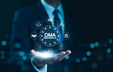 DMA, Dijital Piyasa Yasası. İş adamı sanal 