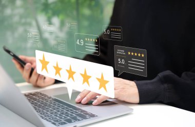 Müşteri memnuniyeti derecelendirme ve geri bildirim kavramı. Dijital müşteri memnuniyeti anketi ile profesyonel etkileşim, yüksek kaliteli hizmet ve müşteri geri bildirimini vurguluyor. deneyim, gözden geçirme,