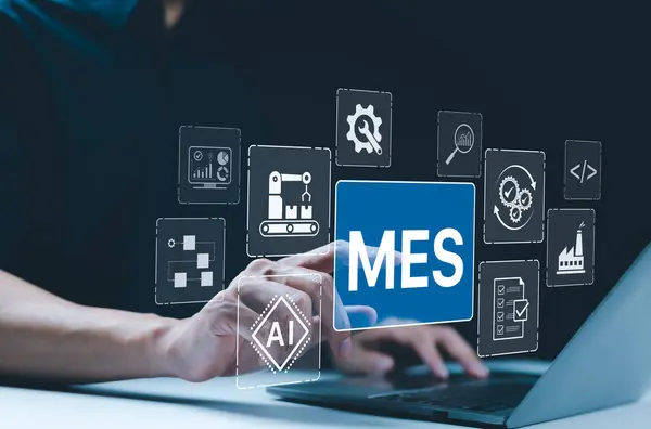 MES - Üretim Çalıştırma Sistemi Kavramı. AI Entegrasyonu, Bir kişi MES simgesine imalat, otomasyon, endüstriyel süreçler, üretim yönetimi teknolojisi, yapay zeka,