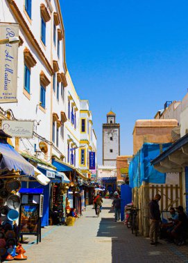 Essaouira, Fas - 12 AĞUSTOS 2020: Essaouira kentindeki eski Medine 'de bir cami