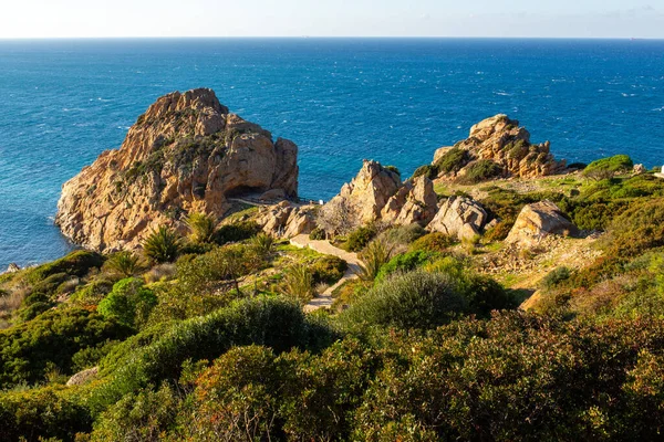 Tanca 'daki Achakar plajında dev bir kaya.