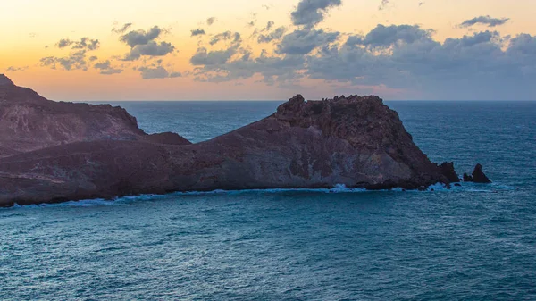 Kuzey Fas 'ın Akdeniz kıyısındaki Cape Three Forks.