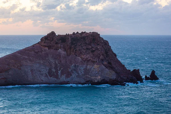 Kuzey Fas 'ın Akdeniz kıyısındaki Cape Three Forks.