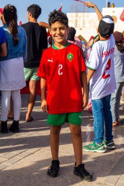 Laayoune, Fas - 1 Aralık 2022: Fas halkı Fas milli takımının dünya kupasında yer almasını hızlandırıyor