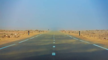 Fas 'taki Dakhla yolunda çölleşme ve kumların hareketi