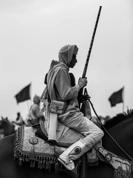 Сувейра Марокко Серпня 2023 Року Марокканський Кіннота Тримає Пістолет Перед — стокове фото