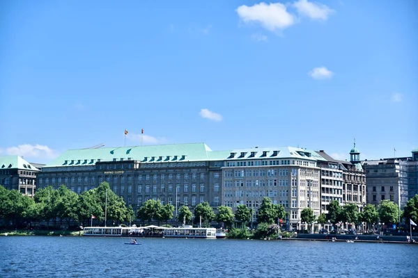 Hapag-Lloyd AG bir Alman uluslararası nakliye ve konteynır taşımacılığı şirketidir. Hamburg, Almanya, 26 Mayıs 2018.