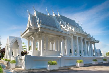 BANG LAMUNG BÖLGESİ, THAILAND - 9 Haziran 2022. Wat Phon Prapa Nimit, açık hava çekimi, tapınağın dışı.