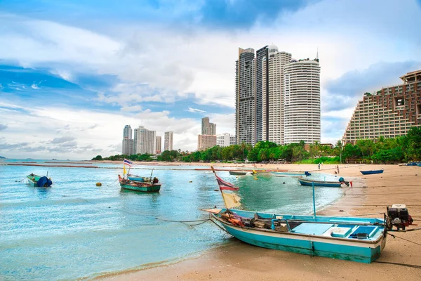 Wong Amat Beach Pattaya Küstenlandschaft Mit Hotels Booten Und Krickenkiefernmeer Stockbild