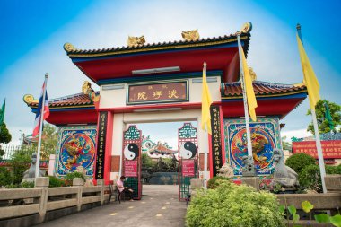 CHONBURI İspatlama, Tayland - 18 Haziran 2022. Anek Kusala Sala (Viharn Sien) Çin tapınağı ve müzesi. Dış kapı, ana kapı.