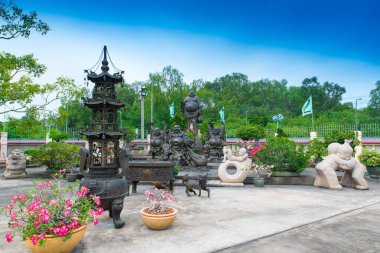 CHONBURI İspatlama, Tayland - 18 Haziran 2022. Anek Kusala Sala (Viharn Sien) Çin Tapınağı ve Müzesi. Budist heykeller ve heykellerle dolu bir yer.