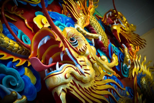 Convexe Motifs Colorés Dragons Sur Mur Viharn Sien Temple — Photo