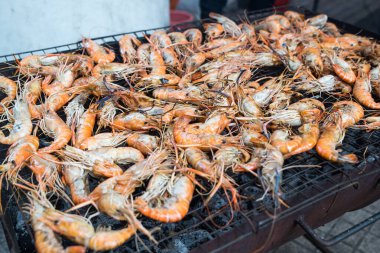 Fırında karides ızgara bbq deniz ürünleri. Markette satılık ızgara karides..