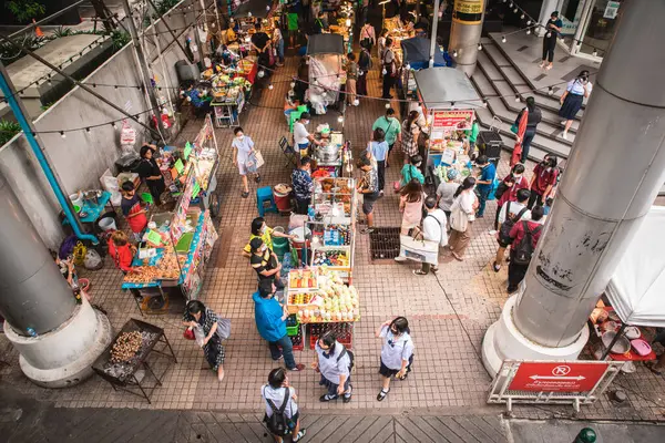 Bangkok Tailândia Julho 2022 Pessoas Comprar Comida Mercado Local Vista — Fotografia de Stock