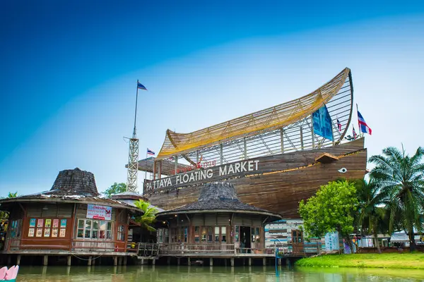 Паттая Таиланд Июня 2022 Года Паттайя Плавучий Рынок Гигантский Деревянный — стоковое фото