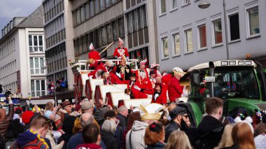 Koblenz 'deki canlı karnaval, özenle hazırlanmış kostümlerin, enerjik geçit törenlerinin ve Koblenz Karnavalı' nın şenlikli atmosferinin fotoğrafları. Seyahat acenteleri, bloglar, seyahat dergileri ve festival resimleri isteyen insanlar için mükemmel..