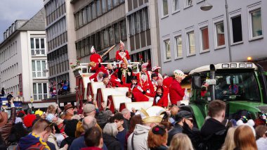 Koblenz 'deki canlı karnaval, özenle hazırlanmış kostümlerin, enerjik geçit törenlerinin ve Koblenz Karnavalı' nın şenlikli atmosferinin fotoğrafları. Seyahat acenteleri, bloglar, seyahat dergileri ve festival resimleri isteyen insanlar için mükemmel..