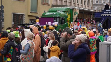 Koblenz 'deki canlı karnaval, özenle hazırlanmış kostümlerin, enerjik geçit törenlerinin ve Koblenz Karnavalı' nın şenlikli atmosferinin fotoğrafları. Seyahat acenteleri, bloglar, seyahat dergileri ve festival resimleri isteyen insanlar için mükemmel..