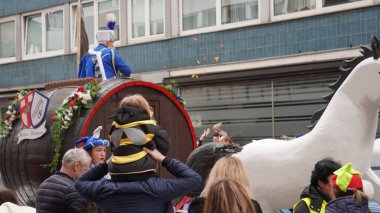 Koblenz 'deki canlı karnaval, özenle hazırlanmış kostümlerin, enerjik geçit törenlerinin ve Koblenz Karnavalı' nın şenlikli atmosferinin fotoğrafları. Seyahat acenteleri, bloglar, seyahat dergileri ve festival resimleri isteyen insanlar için mükemmel..