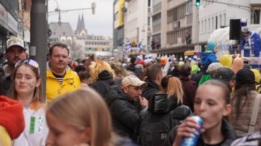 Koblenz 'deki canlı karnaval, özenle hazırlanmış kostümlerin, enerjik geçit törenlerinin ve Koblenz Karnavalı' nın şenlikli atmosferinin fotoğrafları. Seyahat acenteleri, bloglar, seyahat dergileri ve festival resimleri isteyen insanlar için mükemmel..