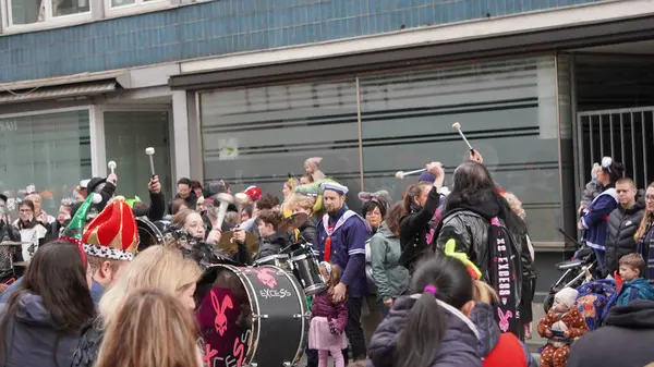 Koblenz 'deki canlı karnaval, özenle hazırlanmış kostümlerin, enerjik geçit törenlerinin ve Koblenz Karnavalı' nın şenlikli atmosferinin fotoğrafları. Seyahat acenteleri, bloglar, seyahat dergileri ve festival resimleri isteyen insanlar için mükemmel..