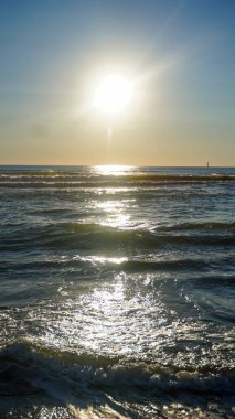 Tuscany 'nin pitoresk manzaralarında çekilmiş bir sonbahar fotoğrafları koleksiyonu. Görüntülerde yuvarlanan tepeler, bereketli sonbahar bitkileri ve günbatımında sakin denizi gösteren muhteşem bir gökyüzü var.. 