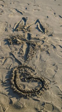 Tuscany 'nin pitoresk manzaralarında çekilmiş bir sonbahar fotoğrafları koleksiyonu. Görüntülerde yuvarlanan tepeler, bereketli sonbahar bitkileri ve günbatımında sakin denizi gösteren muhteşem bir gökyüzü var.. 