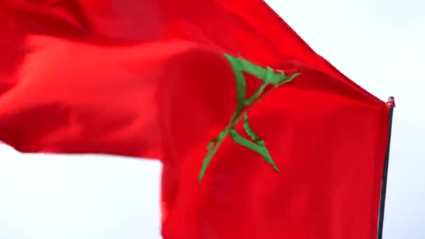 Marockanska Viftande Flagga Blå Himmel Stockvideo