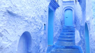 Etkilenen turist kasabası Sosyal medya arka planı Turistik egzotik Mavi Kasaba Ünlü Mavi Şehir