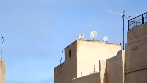 Antena Parabólica Telhado Casas — Vídeo de Stock