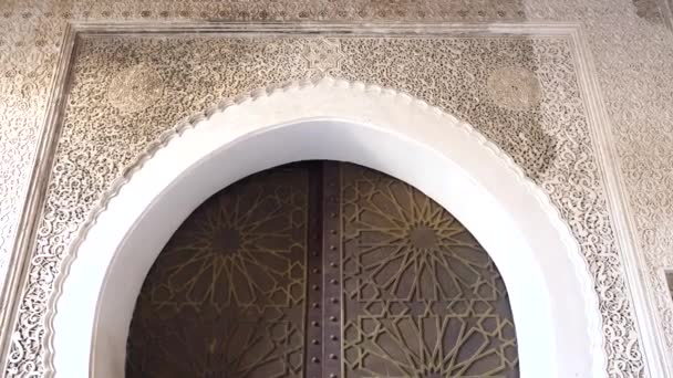 Историческое Исламское Строительство Арки Древним Мусульманским Стилем Мозаикой — стоковое видео