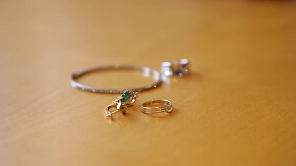 婚庆用珠宝戒指和手镯准备奢侈品 — 图库视频影像