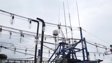 Cam Lambalı Eski Tekne 4K Vintage ve Denizcilik Videosu