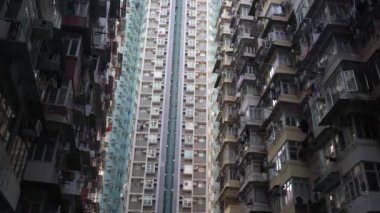 Çin Tapınağında Kırmızı Fenerler Dikey 4K Kültürel ve Ruhani Video