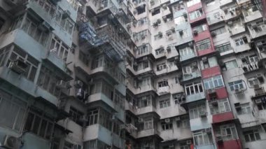 Çin Tapınağında Kırmızı Fenerler Dikey 4K Kültürel ve Ruhani Video