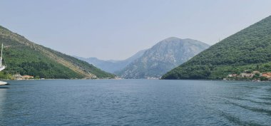 Karadağ 'da büyük yeşil dağlar
