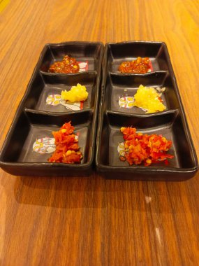 Jakarta, Endonezya 'daki bir restorandan üç farklı tabak alınmış..