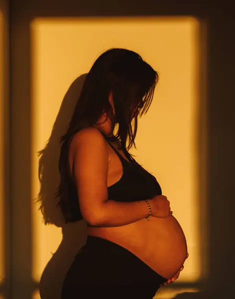 Gravid Ung Kvinnas Kropp — Stockfoto