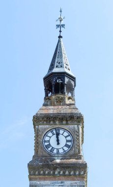 Derry 'nin Plymouth' taki saat kulesini kapat.