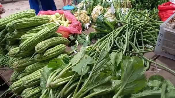Λαχανικά Μια Παραδοσιακή Αγορά Που Προσφέρονται Από Τους Εμπόρους Στους — Αρχείο Βίντεο