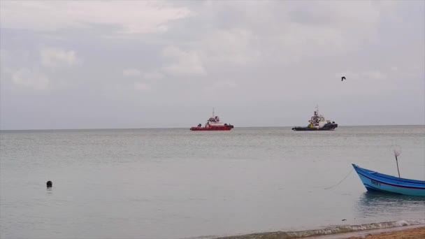 Морський Мис Кількома Човнами Човнами Пляжі — стокове відео