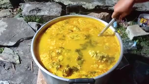 Διαδικασία Της Μαγειρικής Κάρυ Κατσίκα Τον Παραδοσιακό Τρόπο — Αρχείο Βίντεο