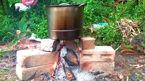 Container Cooking Utensil Wood Fire Stove Adobe Bricks Village Belo — Stock Video