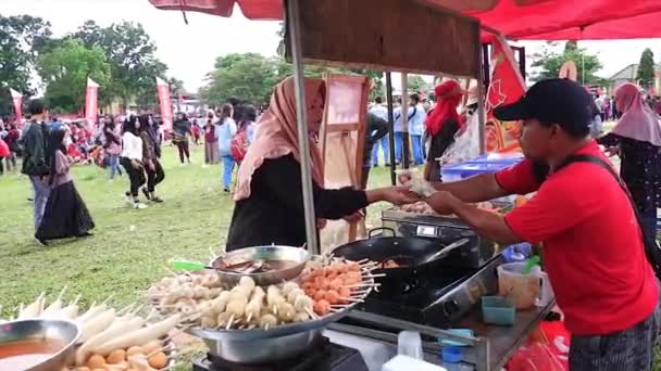 Muntok Indonésie Juin 2023 Une Femme Musulmane Qui Achète Nourriture — Video
