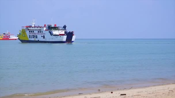 Ferry Que Está Girando Hacia Mar Ciudad Muntok Indonesia — Vídeos de Stock